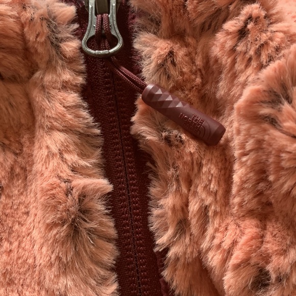 The North Face Furlander Vest in Pink & Maroon - Picture 3 of 6